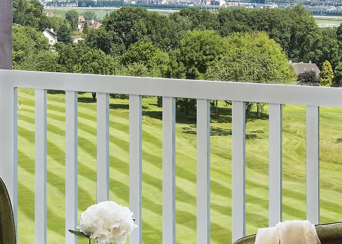 Отель Barriere L'hotel Du Golf Сент-Арну