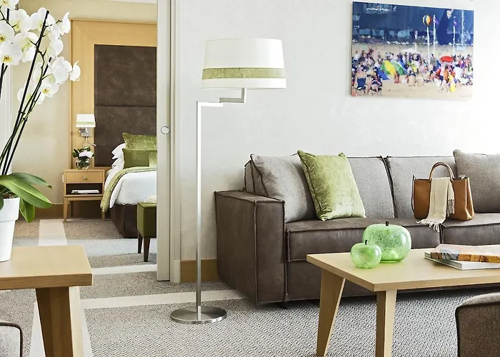 Отель Barriere L'hotel Du Golf 4*