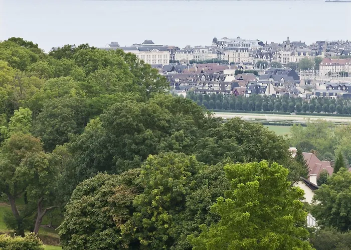 Barriere L'hotel Du Golf Сент-Арну